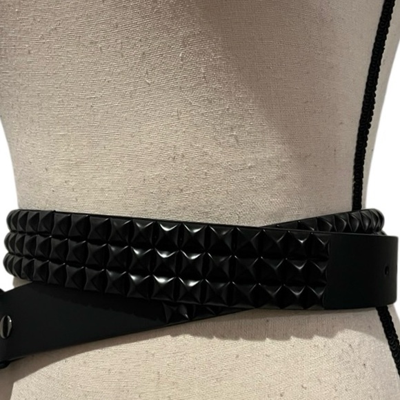 Hot Topic Double Black Pyramid Belt - Picture 3 of 5
